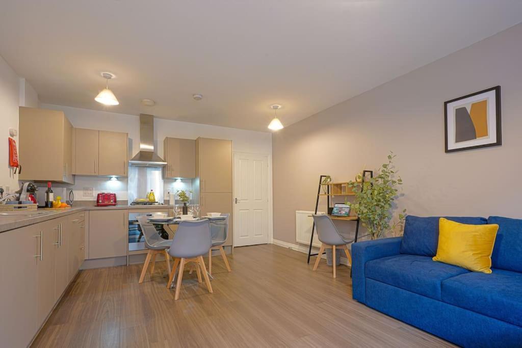 Luxury Campbell Park Apartments: Central MK Balcony Stay Milton Keynes Exterior photo