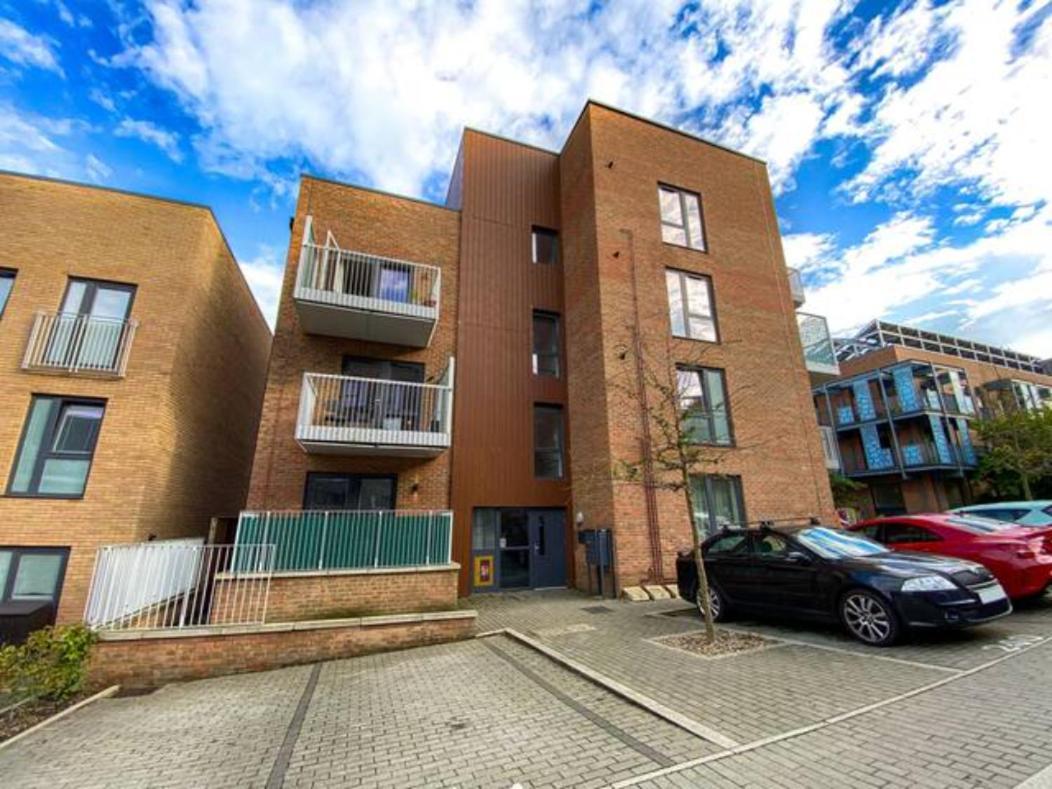 Luxury Campbell Park Apartments: Central MK Balcony Stay Milton Keynes Exterior photo